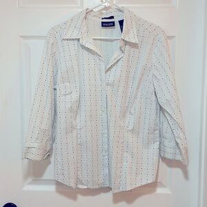 New York & Company White button down with light circle pattern.  3/4 sleeve